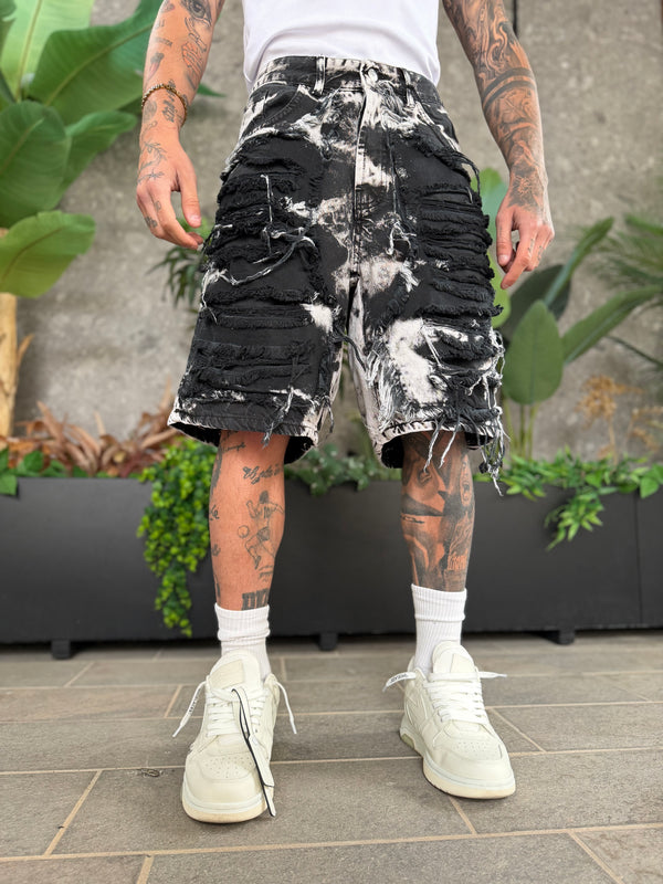 RIPPED SHORT BLACK