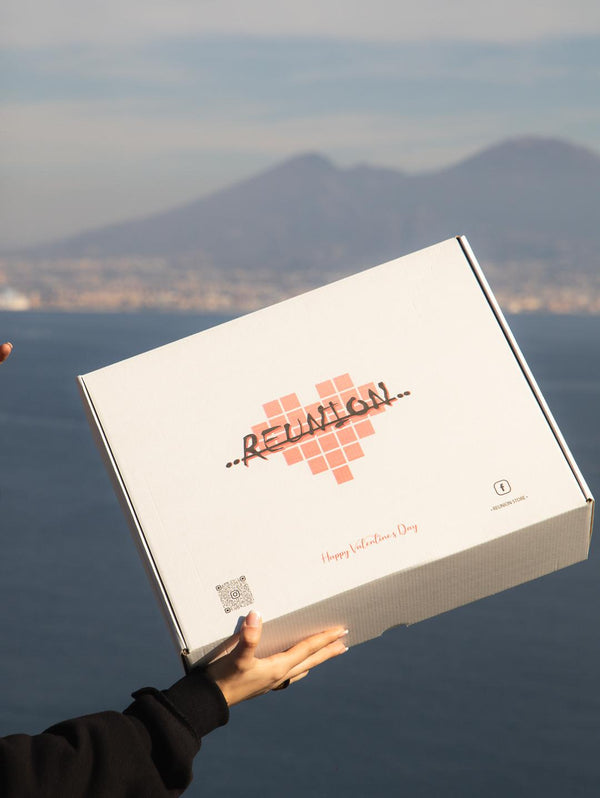 HOODIE VALENTINE’S EDITION + BOX IN OMAGGIO